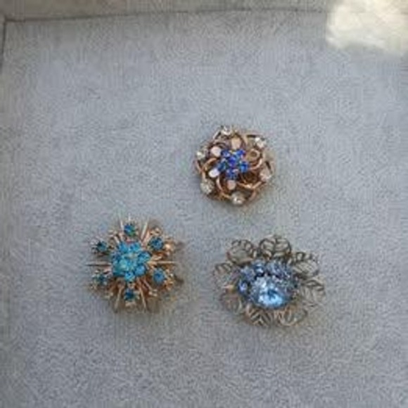 Jewelry - Vintage Brooch Lot Blue Gold Silver Tone Rhinestone Floral Snowflake Scatter